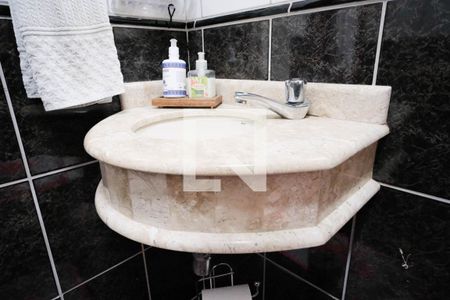 Casa à venda com 150m², 3 quartos e 2 vagas Casa à venda com 150m², 3 quartos e 2 vagasBanheiro