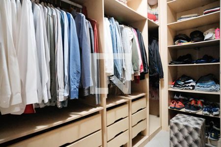 Casa à venda com 150m², 3 quartos e 2 vagas Casa à venda com 150m², 3 quartos e 2 vagasCloset