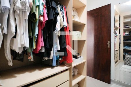 Casa à venda com 150m², 3 quartos e 2 vagas Casa à venda com 150m², 3 quartos e 2 vagasCloset