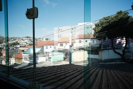 Casa à venda com 150m², 3 quartos e 2 vagas Casa à venda com 150m², 3 quartos e 2 vagasVaranda