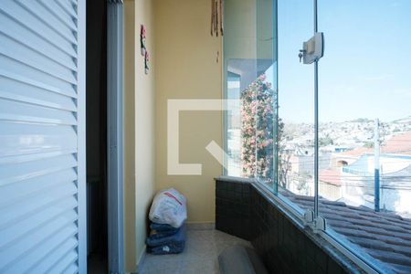 Casa à venda com 150m², 3 quartos e 2 vagas Casa à venda com 150m², 3 quartos e 2 vagasVaranda