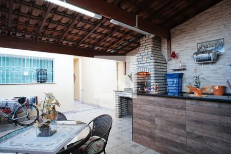 Casa à venda com 150m², 3 quartos e 2 vagas Casa à venda com 150m², 3 quartos e 2 vagasÁrea Comum