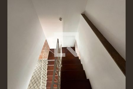 Casa à venda com 240m², 4 quartos e 3 vagasEscada 