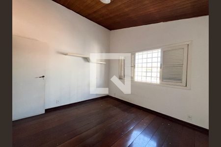 Casa à venda com 240m², 4 quartos e 3 vagasSuite