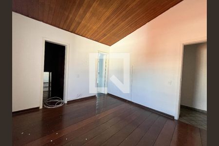 Casa à venda com 240m², 4 quartos e 3 vagasSuite 