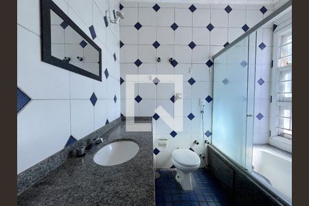 Casa à venda com 240m², 4 quartos e 3 vagasBanheiro da Suíte