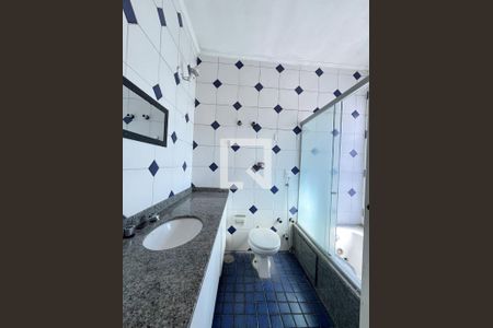 Casa à venda com 240m², 4 quartos e 3 vagasBanheiro da Suíte