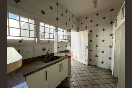 Casa à venda com 240m², 4 quartos e 3 vagasCozinha 