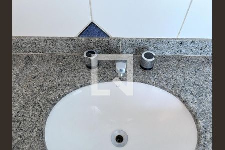 Casa à venda com 240m², 4 quartos e 3 vagasBanheiro da Suíte