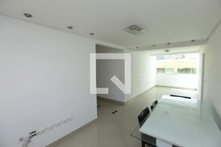 sala de apartamento para alugar com 3 quartos, 100m² em Brasil Industrial, Belo Horizonte