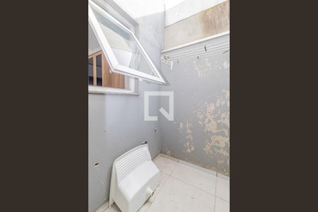 Casa de condomínio à venda com 56m², 2 quartos e 1 vagaÁrea de Serviço