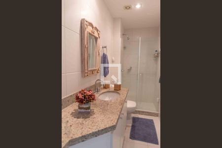 Apartamento à venda com 159m², 3 quartos e 2 vagasBanheiro 