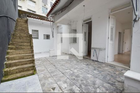 Casa à venda com 275m², 4 quartos e 2 vagas Casa à venda com 275m², 4 quartos e 2 vagasÁrea Externa