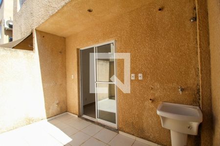Casa de condomínio para alugar com 53m², 2 quartos e 1 vagaÁrea de Serviço