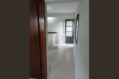 Corredor de apartamento para alugar com 1 quarto, 45m² em Parque São Rafael, São Paulo