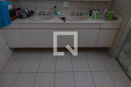 Apartamento para alugar com 275m², 3 quartos e 2 vagas Apartamento para alugar com 275m², 3 quartos e 2 vagasBanheiro da Suíte 2