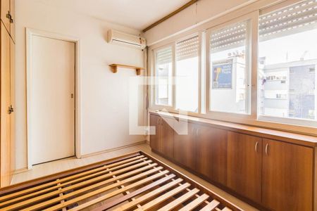 Dormitório de apartamento para alugar com 1 quarto, 35m² em Passo da Areia, Porto Alegre