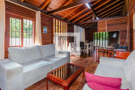 Sala de casa à venda com 3 quartos, 203m² em Camaquã, Porto Alegre