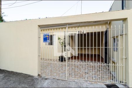 Casa para alugar com 100m², 2 quartos e 2 vagasFachada