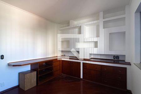 Apartamento à venda com 260m², 3 quartos e 2 vagasEscritório