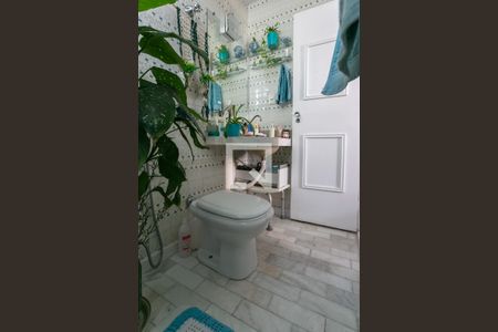 Apartamento à venda com 120m², 3 quartos e 2 vagas Apartamento à venda com 120m², 3 quartos e 2 vagasBanheiro da Suíte