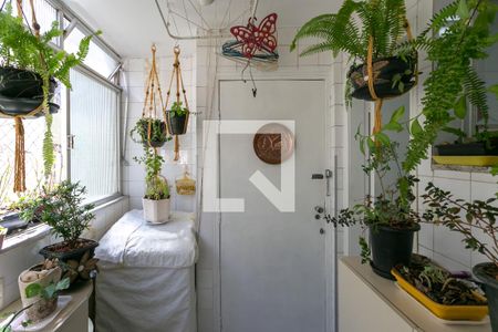 Apartamento à venda com 120m², 3 quartos e 2 vagas Apartamento à venda com 120m², 3 quartos e 2 vagasÁrea de Serviço