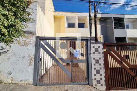 Casa à venda com 69m², 2 quartos e 1 vagaFachada