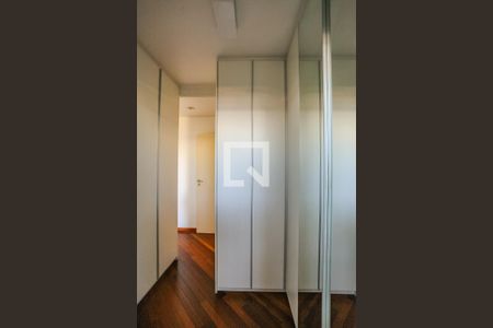 Apartamento para alugar com 151m², 4 quartos e 3 vagas Apartamento para alugar com 151m², 4 quartos e 3 vagasSuíte 1 - Closet