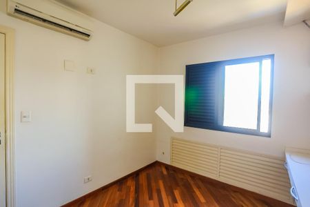 Apartamento para alugar com 151m², 4 quartos e 3 vagas Apartamento para alugar com 151m², 4 quartos e 3 vagasQuarto 2