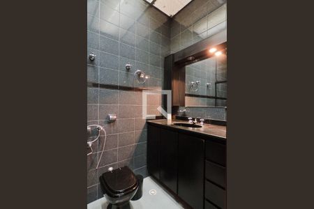 Casa à venda com 190m², 3 quartos e 4 vagasBanheiro 2