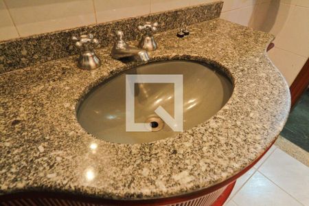 Lavabo de casa à venda com 3 quartos, 190m² em Jardim das Laranjeiras, São Paulo