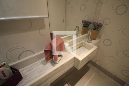 Casa de condomínio à venda com 392m², 4 quartos e 6 vagasLavabo