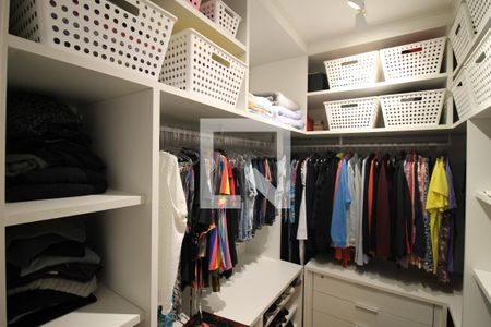 Casa de condomínio à venda com 392m², 4 quartos e 6 vagasQuarto 4 - Closet