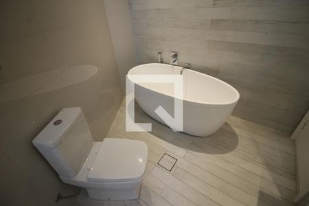 Casa de condomínio à venda com 392m², 4 quartos e 6 vagasQuarto 4 - Banheiro