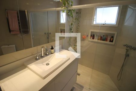 Casa de condomínio à venda com 392m², 4 quartos e 6 vagasQuarto 4 - Banheiro