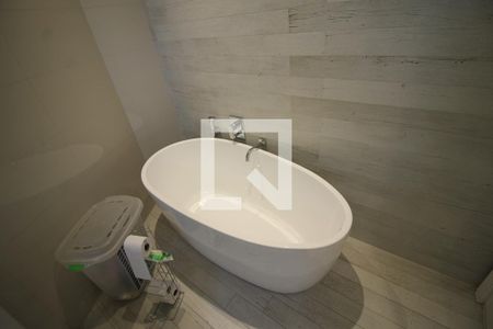 Casa de condomínio à venda com 392m², 4 quartos e 6 vagasQuarto 4 - Banheiro