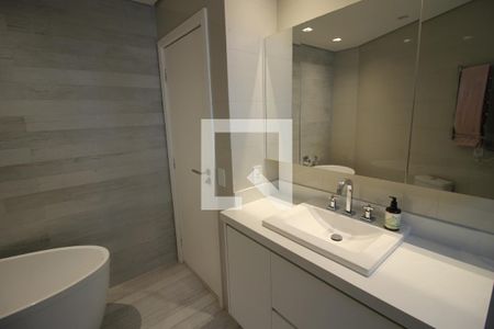 Casa de condomínio à venda com 392m², 4 quartos e 6 vagasQuarto 4 - Banheiro