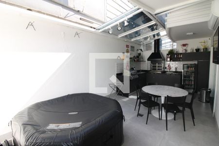 Casa de condomínio à venda com 392m², 4 quartos e 6 vagasÁrea gourmet