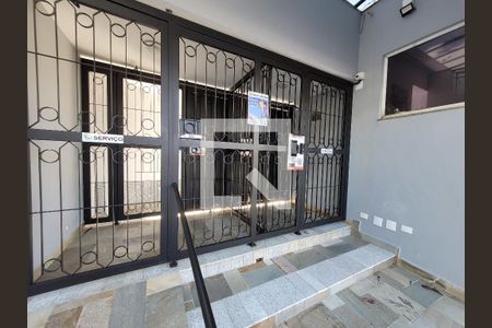 Casa de condomínio à venda com 392m², 4 quartos e 6 vagas Casa de condomínio à venda com 392m², 4 quartos e 6 vagasEntrada