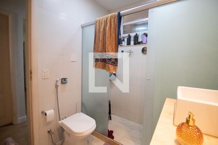 Apartamento à venda com 140m², 3 quartos e 1 vaga Apartamento à venda com 140m², 3 quartos e 1 vagaBanheiro social
