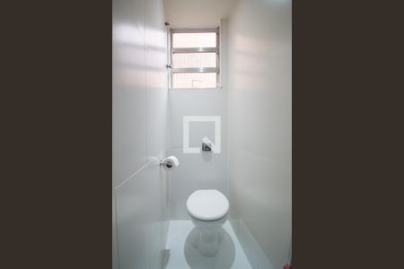 Apartamento à venda com 140m², 3 quartos e 1 vaga Apartamento à venda com 140m², 3 quartos e 1 vagaBanheiro da área de serviço