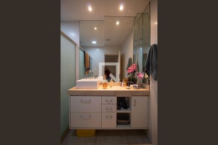 Apartamento à venda com 140m², 3 quartos e 1 vaga Apartamento à venda com 140m², 3 quartos e 1 vagaBanheiro social