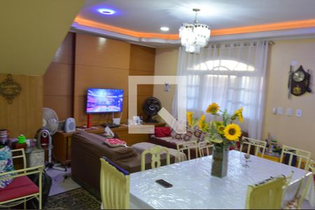 Sala de casa de condomínio à venda com 6 quartos, 261m² em Jacarepaguá, Rio de Janeiro