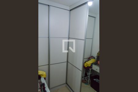 Casa de condomínio à venda com 261m², 6 quartos e 3 vagas Casa de condomínio à venda com 261m², 6 quartos e 3 vagasCloset da suíte