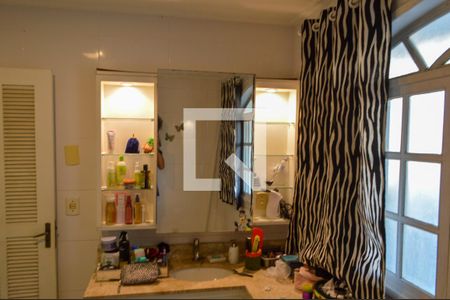 Casa de condomínio à venda com 261m², 6 quartos e 3 vagas Casa de condomínio à venda com 261m², 6 quartos e 3 vagasBanheiro da Suíte