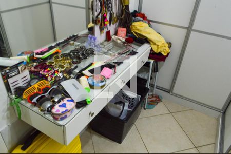 Casa de condomínio à venda com 261m², 6 quartos e 3 vagas Casa de condomínio à venda com 261m², 6 quartos e 3 vagasCloset da suíte