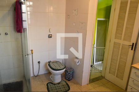 Casa de condomínio à venda com 261m², 6 quartos e 3 vagas Casa de condomínio à venda com 261m², 6 quartos e 3 vagasBanheiro da Suíte