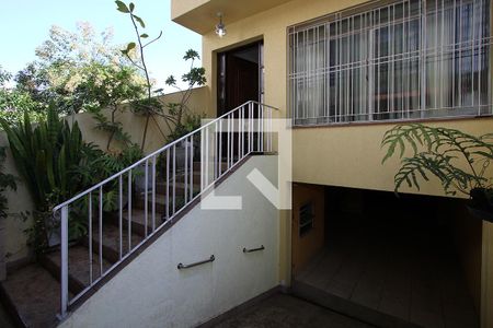 Casa à venda com 120m², 3 quartos e 2 vagas Casa à venda com 120m², 3 quartos e 2 vagasFachada