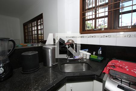 Casa à venda com 120m², 3 quartos e 2 vagas Casa à venda com 120m², 3 quartos e 2 vagasCozinha