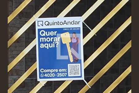 Casa à venda com 440m², 5 quartos e 7 vagasPlaquinha instalada no portão do imóvel